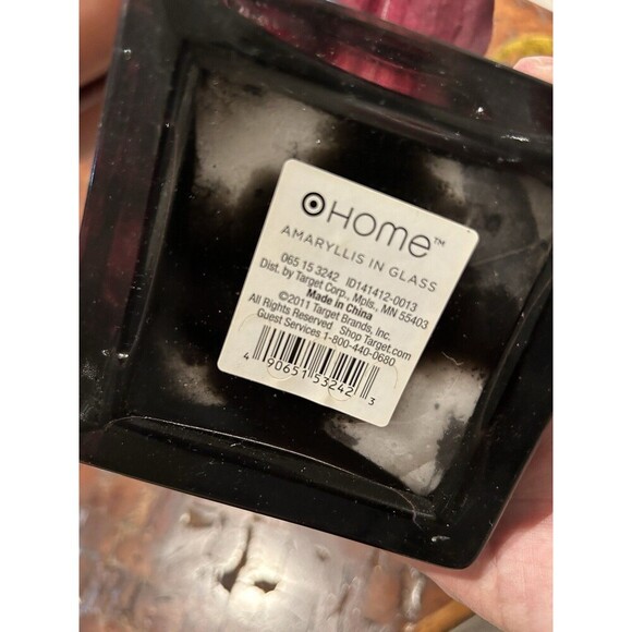 Artificial Amaryllis in Black Glass Vase - Picture 4 of 7